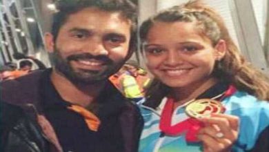 Karthik hails wife Deepika