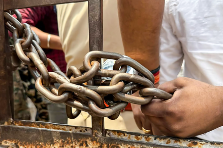 #Muzaffarpur #ProstitutionRacket #HotelRaid #BiharPolice #CrimeCrackdown #HumanTrafficking