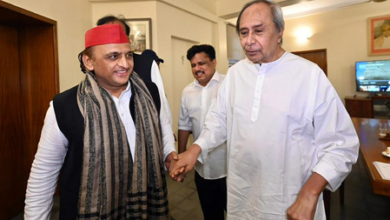 Naveen Patnaik – Akhilesh Yadav Interaction